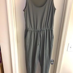 Sleeveless Green Jumper. Can be cinched in the middle! With pockets!